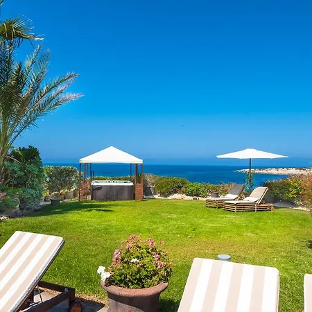 Ella Villa Coral Bay